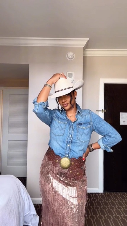 Rodeo Outfit

#rodeooutfit #westernoutfit #westernfashion #festivaloutfits #outfitinspiration 

Rodeo Outfit Ideas | Rodeo Look | Outfit transition video | New Orleans

#LTKgrwm #LTKootd