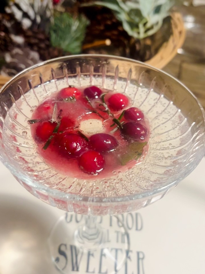 Pretty drinks make everything better ✨ Cranberries, herbs and bubbles in my favourite glass 🫶

Links in my #ltk : see bio🛍️

Or copy here : https://liketk.it/5aRxm?product=b2502ce936db6b9f892aba5623365721