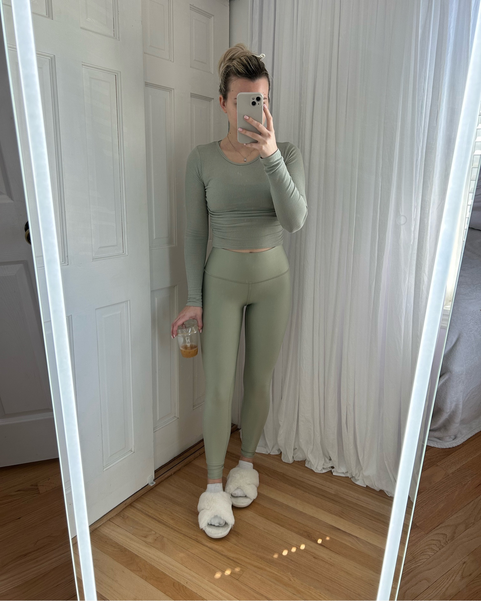 New alo yoga color 💚💐 wearing size small in top & XS in leggings 

#LTKfindsunder100 #LTKfindsunder50 #LTKfitness