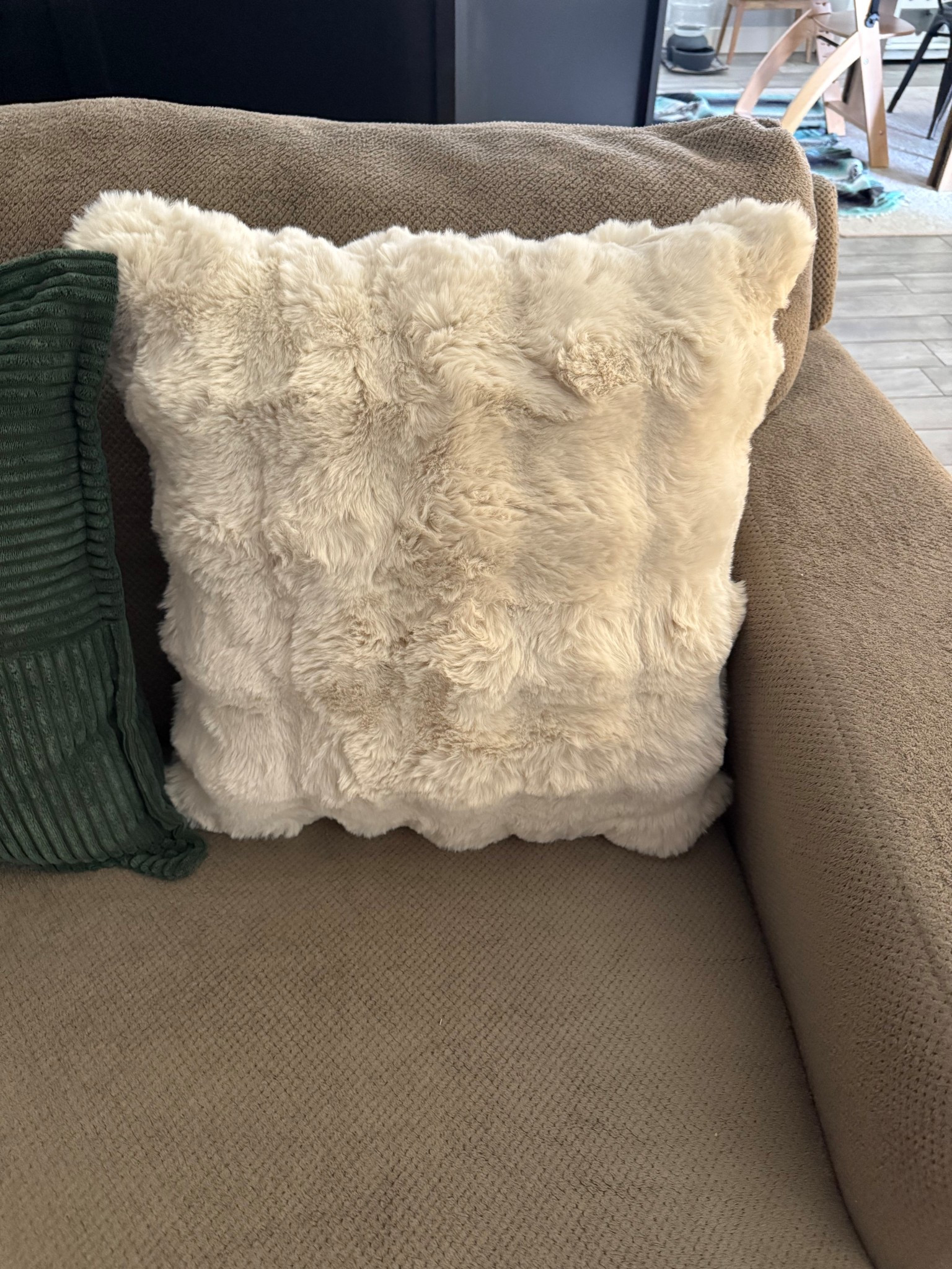 Furry bubble pillow from Walmart! Under $20 🤩🙌🏻

#walmarthomedecor #bubblepillow

#LTKHome #LTKHoliday