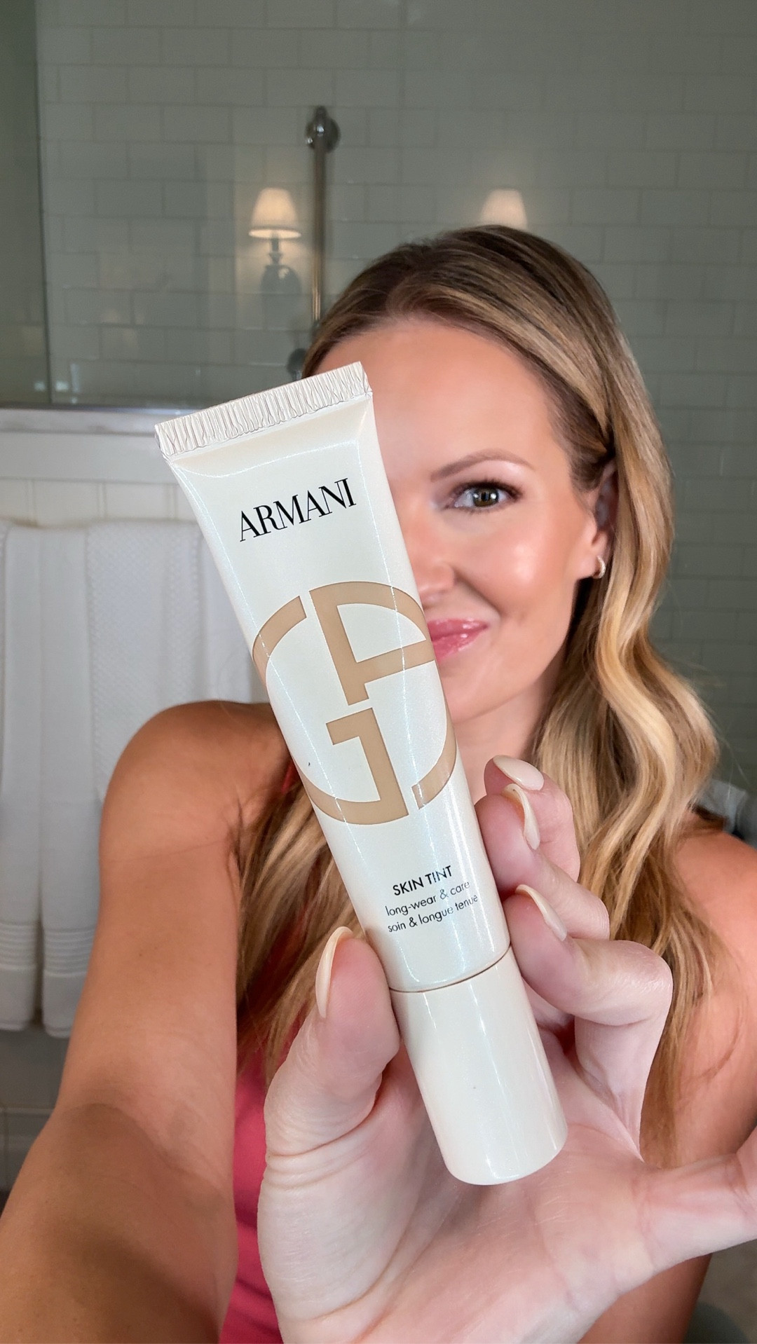 If golden hour came in a bottle 🙌🏻 #giftedbyarmani

First impressions of the new @armanibeauty skin tint: big fan. It’s a gorgeous, radiant finish, and it doesn’t feel heavy or sticky. I love that it is skincare infused with vitamin c and hyaluronic acid to hydrate, plump, and keep ya glowing!

Will be adding to the glowy skin lineup for sure.

You can grab it at @sephora! Comment LINKS and I’ll send you details on this look 😘

—————————-

Over 40 makeup
Over 40 skincare 
Glowy skin and makeup 
Armani Skin Tint
Lexington KY makeup artist