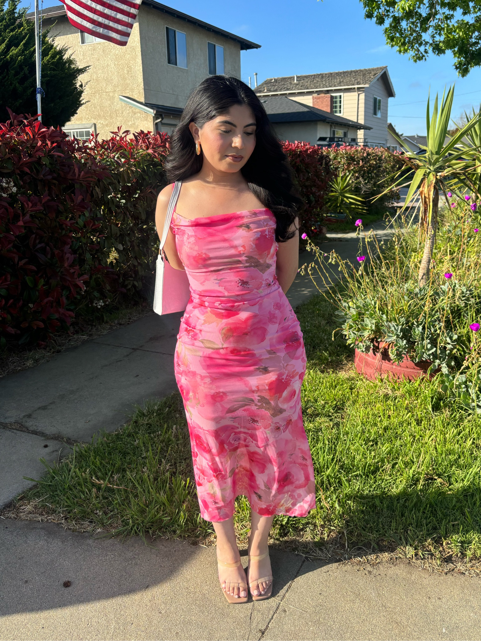 Pink and floral prints 🌸💗🌸💗 

#dress #mididress #springdress #fashion #ootd #dresses