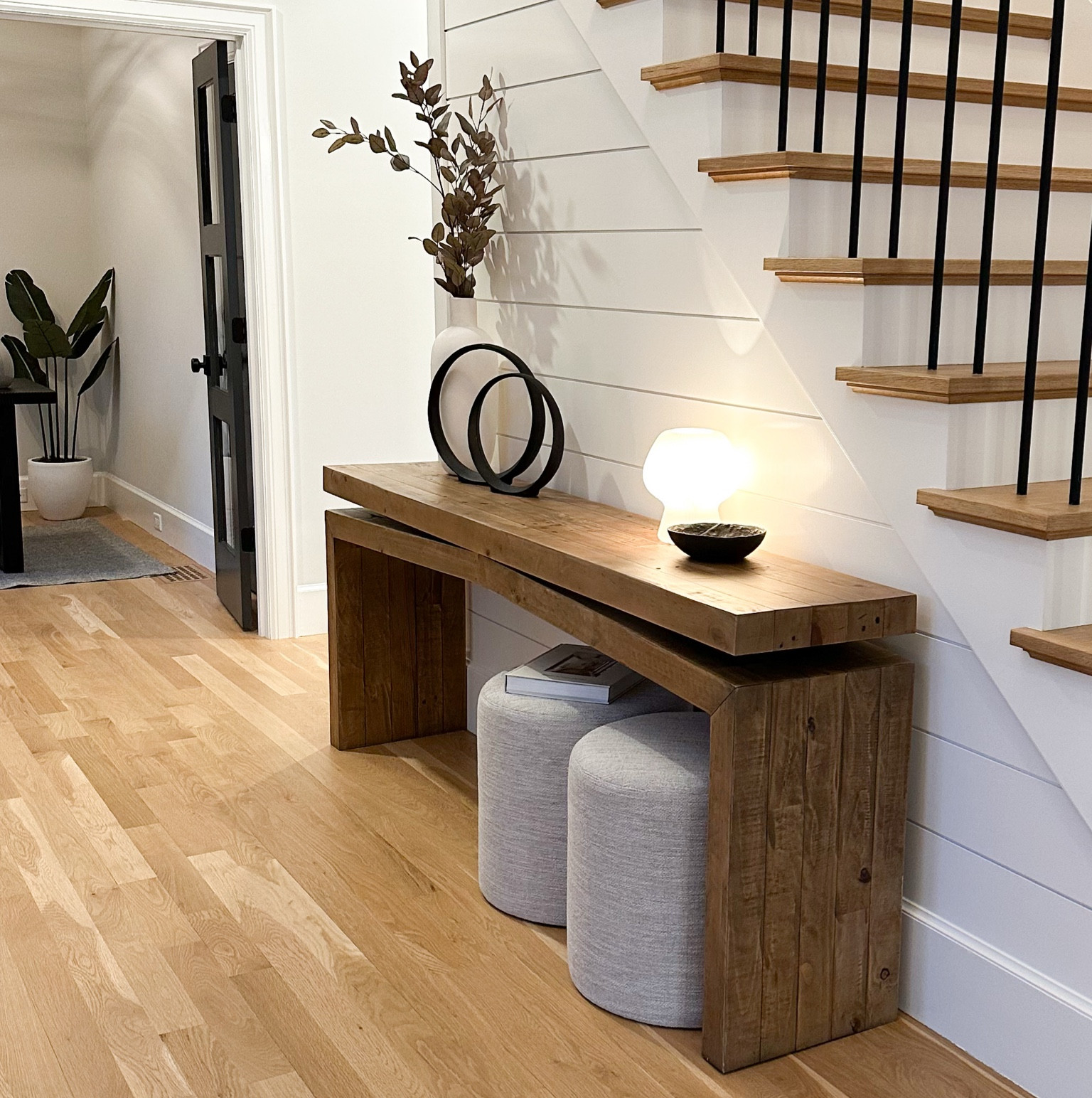 Shop our entryway

#LTKHome