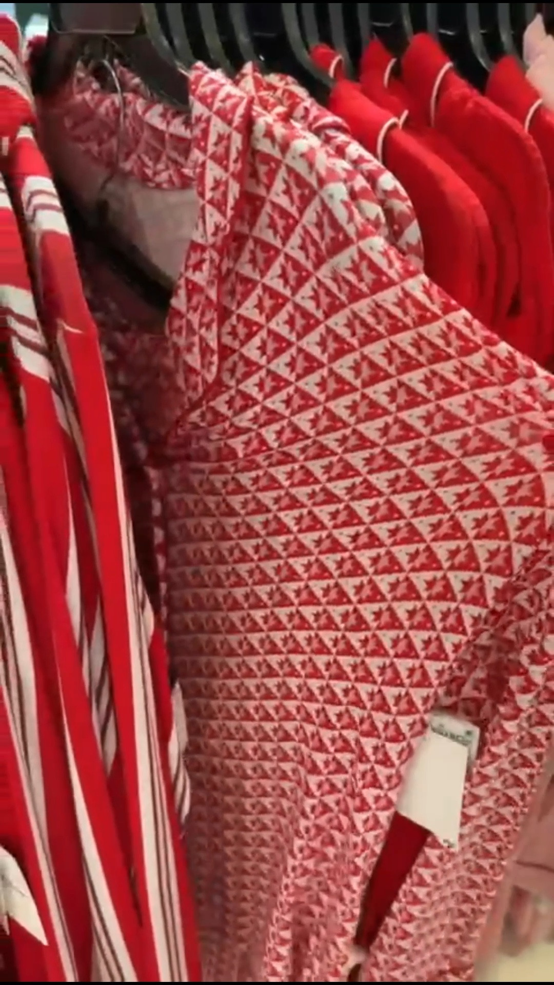 Holiday pjs, so soft , fit tts.

Holiday last minute gift idea, doft pajama set, cozy style, Holida pj set, annabrstyle. 

#LTKFindsUnder100 #LTKHoliday #LTKGiftGuide