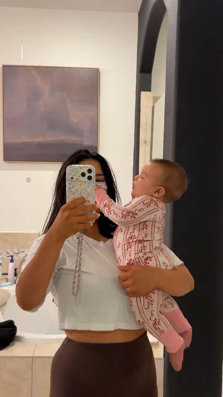 6am wake up call by the cutest princess only meant it was time to get up and movin🤪 hope you had the best day!!

#morningvlog #morningroutine #sahm #momof2 #postpartum laundry, laundry room, ditl, relatable, reality, mom vlog