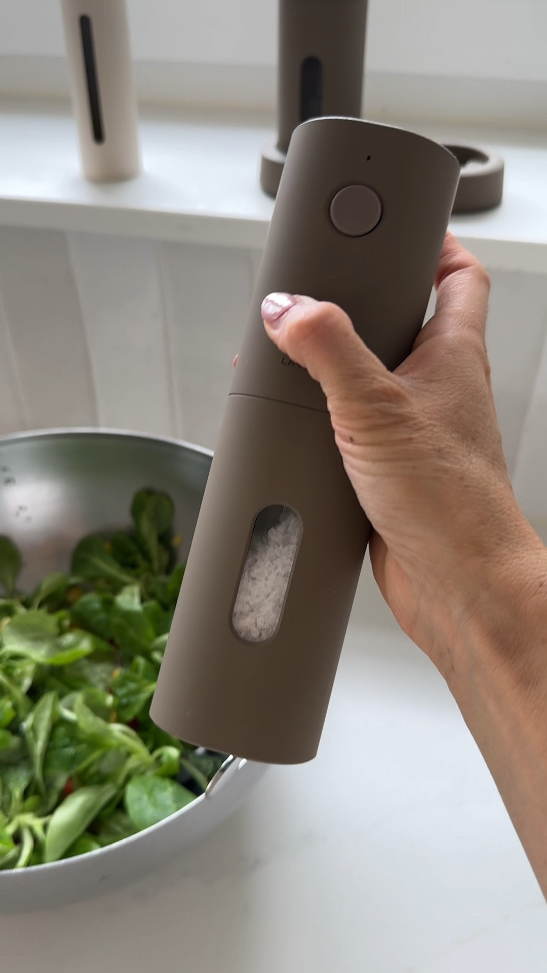 Wie schön ist bitte dieser elektrische Salz- und Pfefferstreuer? Kommt in 10 verschiedenen Farben und ist praktisch zum Aufladen und ohne Batterie! Ein echter Hingucker auf dem Esstisch und auch ein schönes Geschenk für Gourmets! Während der Amazon Prime Days sogar um 20% reduziert! 👩🏼‍🍳 #LTKxAmazon

#LTKdeutschland #LTKgiftguide #LTKhome