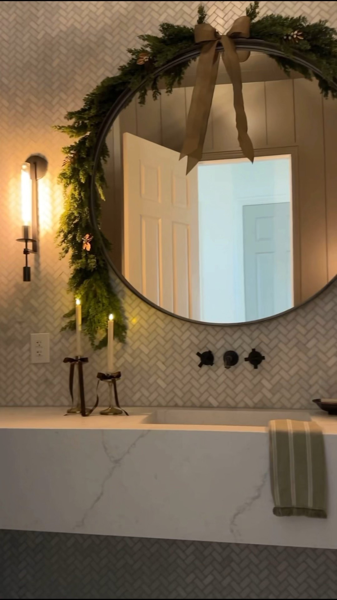 Holiday bathroom decor

#LTKHome #LTKHoliday #LTKFamily