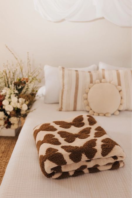The CUTEST and comfiest plush butterfly blanket you’ve ever seen!!! 

Home decor, home finds, blanket, girls blanket, home, bedroom decor, brown blanket, throw blanket 

#LTKSeasonal #LTKHome #LTKStyleTip