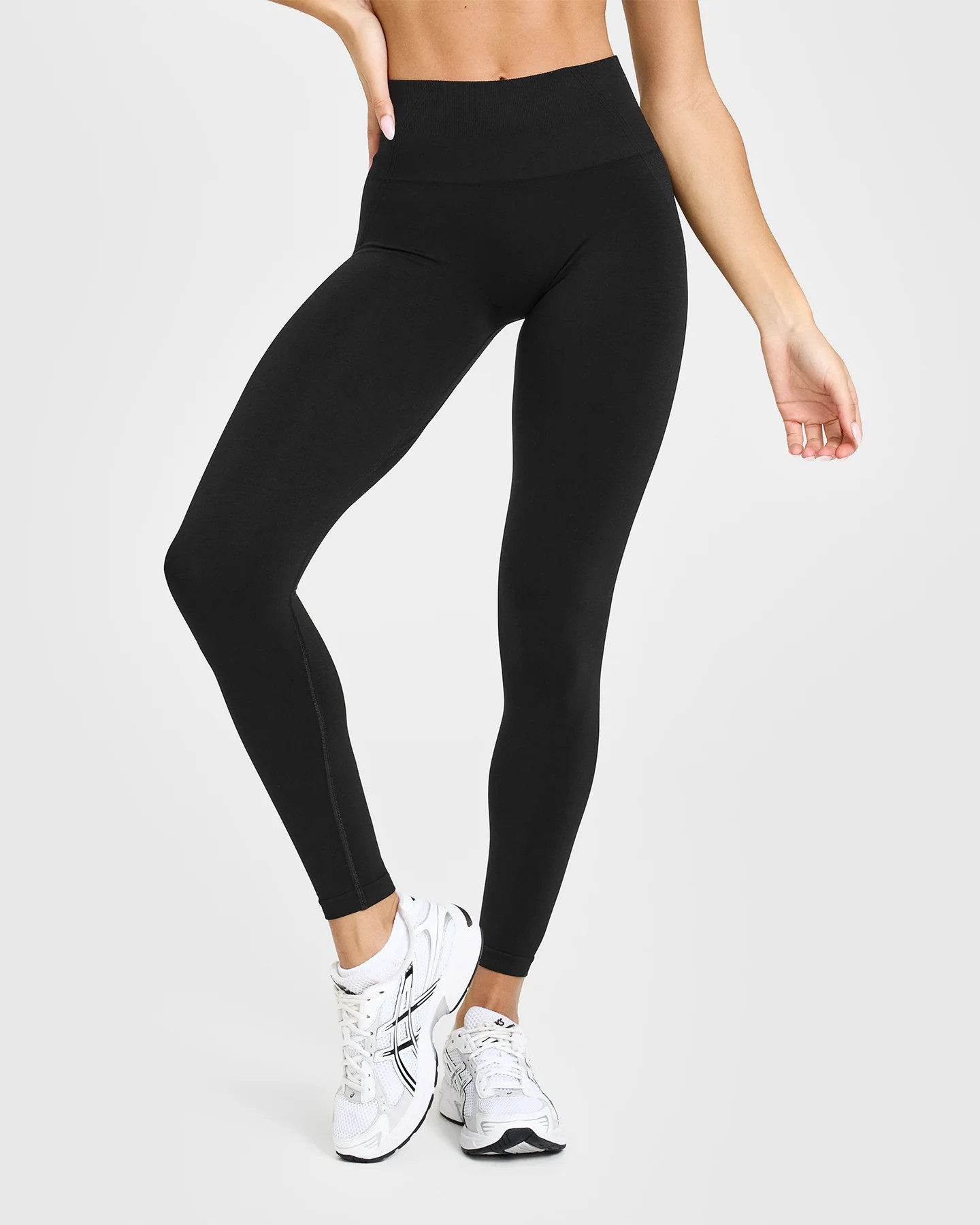 Effortless Seamless Leggings with White Logo 
 Black | Oner Active (UK / US)