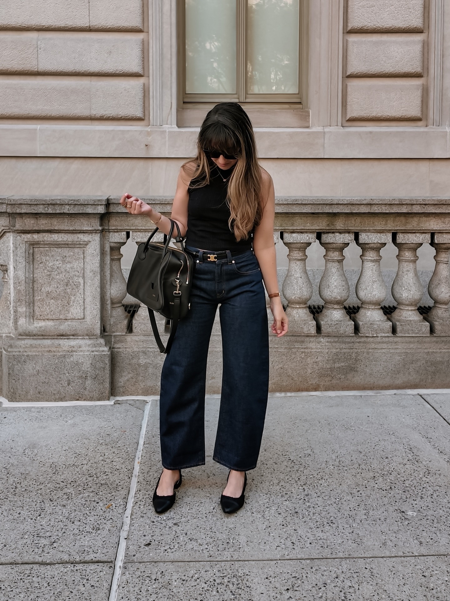 Finally tried balloon jeans 👖 and I get the hype! These are @madewell (my fave for denim!). I’m 5’3”, wearing a size 26 petite—perfect cropped length for flats. Effortless, polished, and so comfy.

#madewell #balloonjeans #petitestyle #fallstyle #nycstyle #oleadabag #oleadamarinacarryall #ootd #falloutfit #classicstyle #transitionaloutfit

#LTKPetite #LTKSeasonal #LTKStyleTip