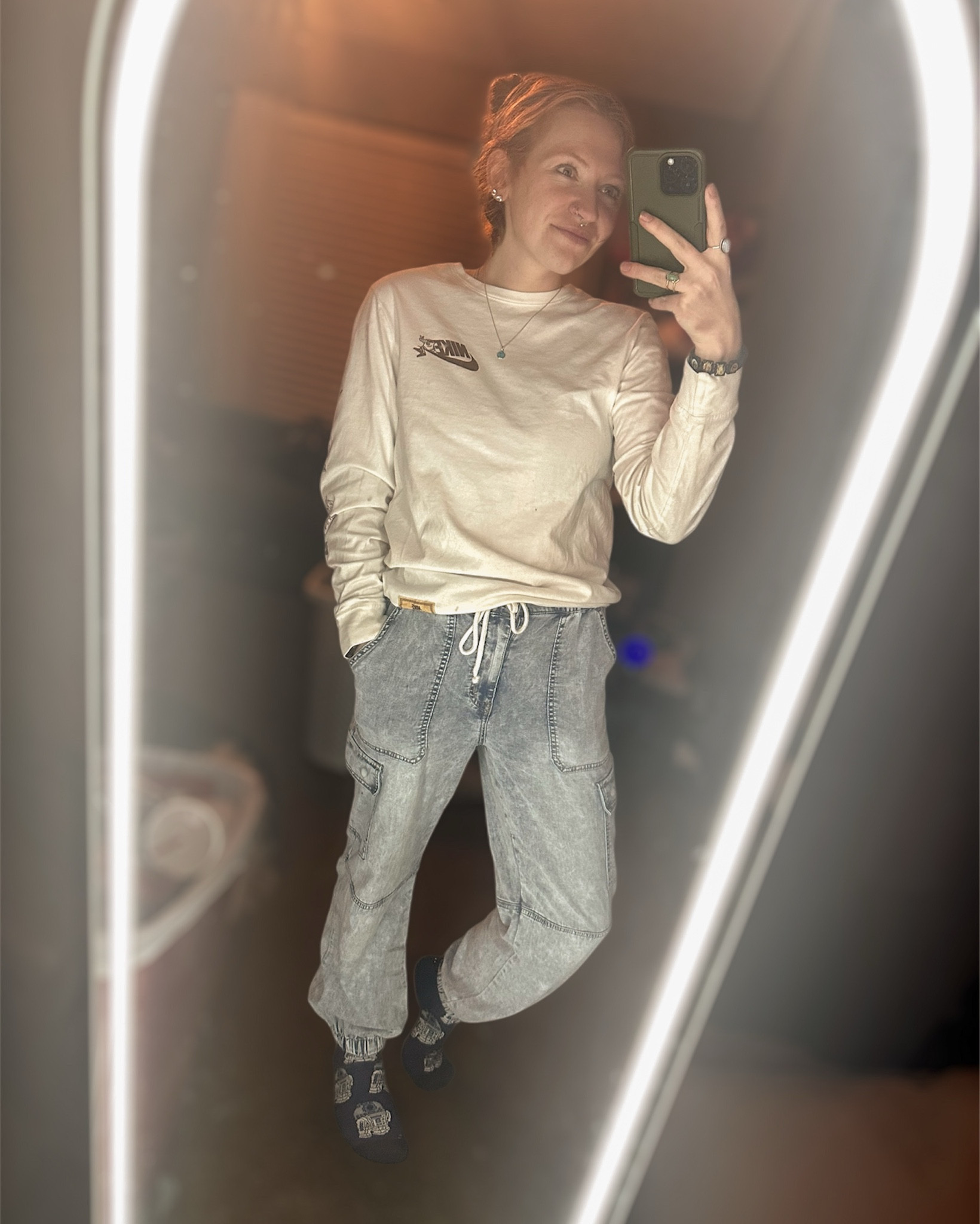 Jean joggers + Nike graphic long sleeve = my everyday mom uniform lately 👖✨

These denim joggers are relaxed but still flattering, and the Nike graphic tee gives it that easy sporty vibe. Perfect for school drop-off, errands, or casual weekend wear.
#LTKStyle #JeanJoggers #NikeOutfit #CasualMomStyle #EverydayOutfit #SportyChic #WeekendLook #ComfortableStyle #MomUniform #LTKFinds

#LTKootd #LTKgrwm #LTKmomlife