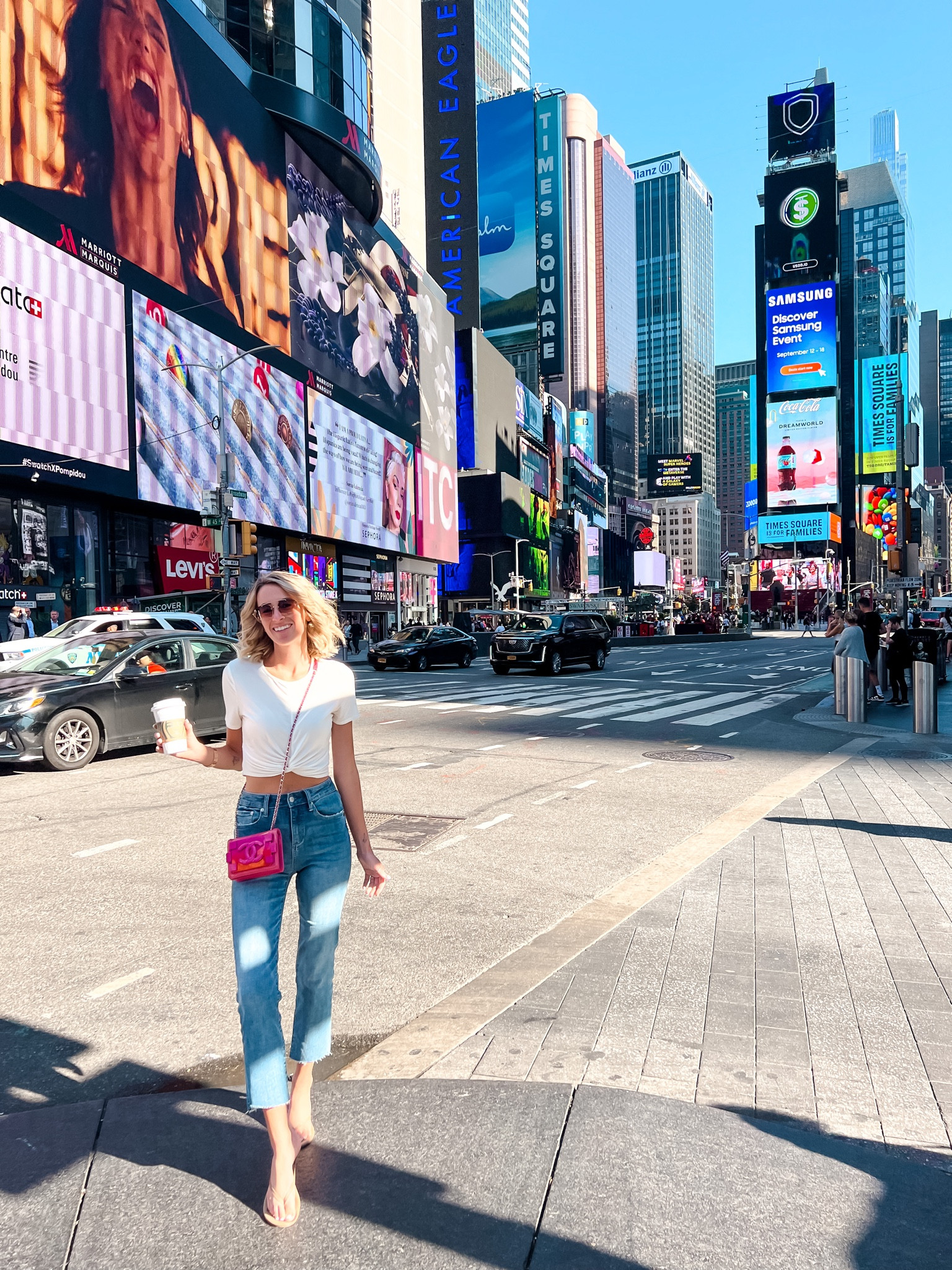 High rise denim and Chanel pink crossbody bag 
Sight seeing in new york
Pistola denim 

#LTKstyletip #LTKitbag