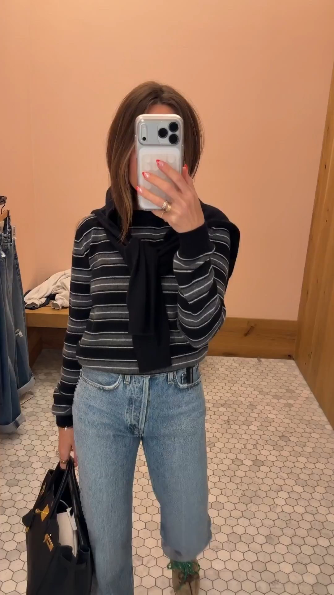 Finally some jeans I don’t have to hem! 

2xs in top and 23 in jeans - Aritzia 

(FB)