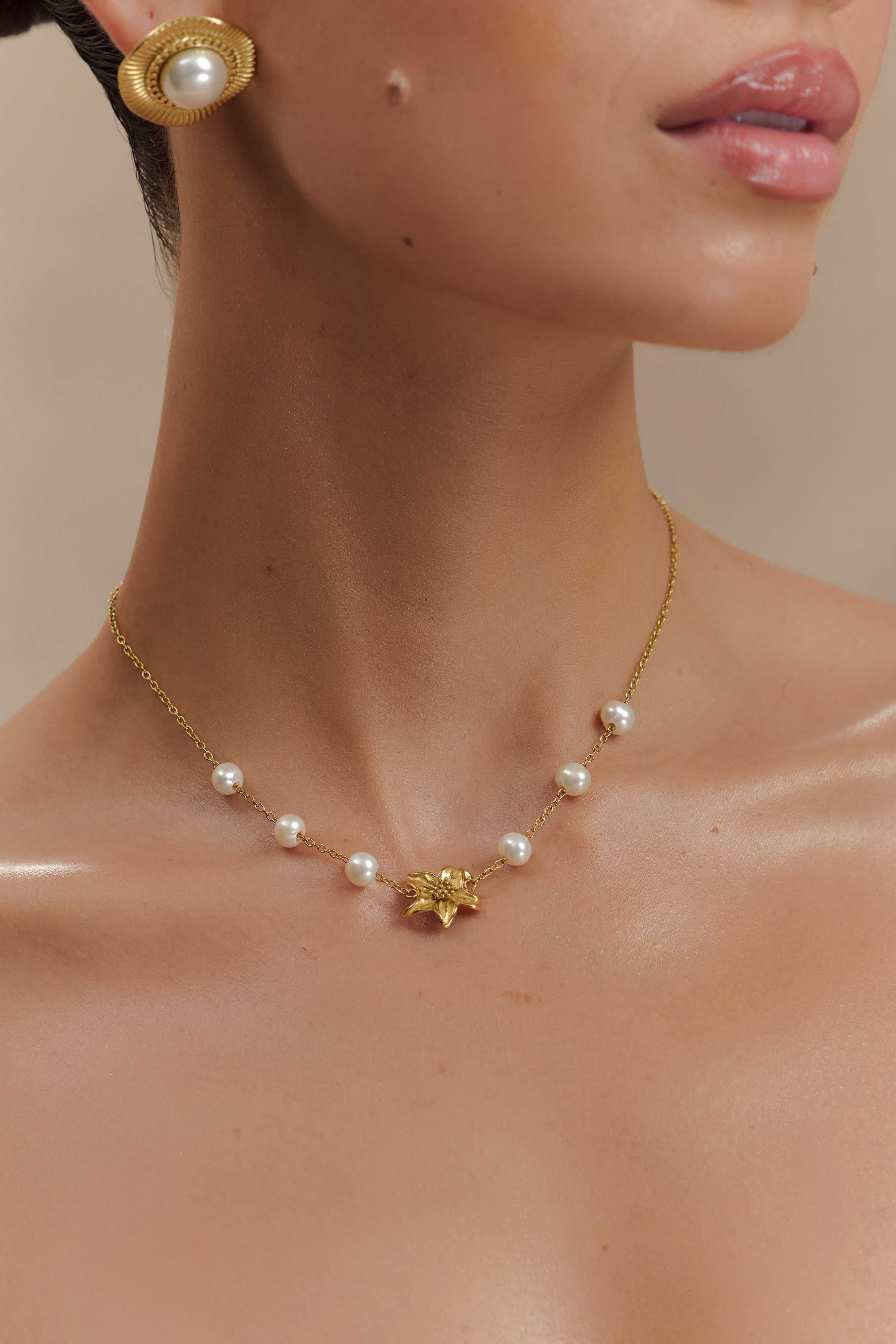 Eva Floral Fresh Water Pearl Necklace - Gold | MESHKI US