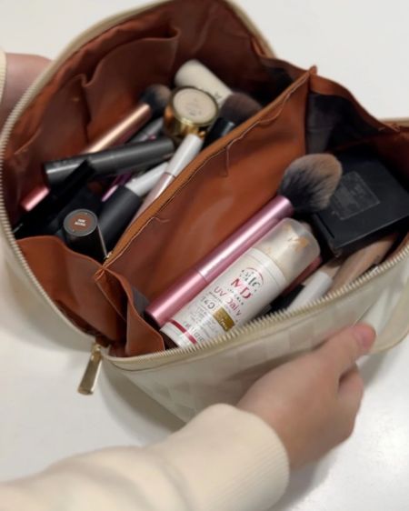 My favorite makeup bag is under $30 🖤 I don’t travel without this. It holds everything and is easy to clean! 

Vacation essentials, travel essentials, cosmetic bag, makeup bag, toiletry bag, luggage, travel must have, own and love, Amazon, Amazon beauty, Amazon must haves, Amazon finds, amazon favorites, Amazon essentials #amazon #amazonbeauty


#LTKTravel #LTKStyleTip #LTKBeauty
