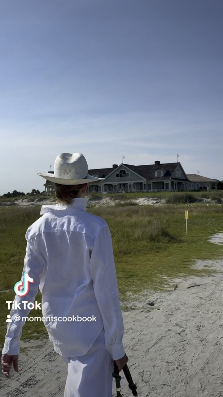 impromptu dinner & drinks!! 🦪🥂🍾✨🌊☀️ bag is cult gaia, shoes are the row!

#LTKSeasonal #LTKTravel