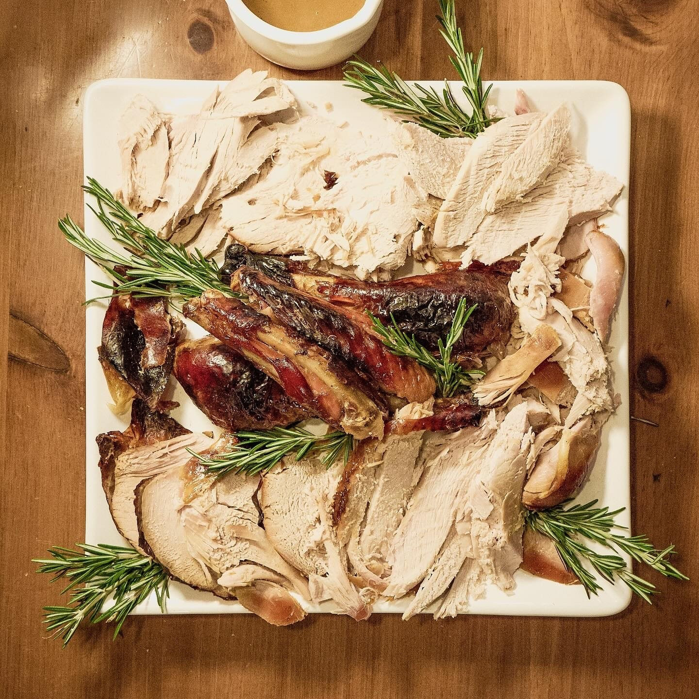 It’s tiiiiiime! I’ve got your Thanksgiving recipes right here, starting with – of course – turkey! AKA, the BEST turkey, and you know I don’t say that lightly. This turkey is the result of years of trial and error and I promise you this is the last turkey recipe you’ll ever need. Comment “turkey” and I’ll send the link your way – complete with step-by-steps, do-aheads, tools and equipment, and of course gravy! Stay tuned for more over the coming week!

📷: @photozo