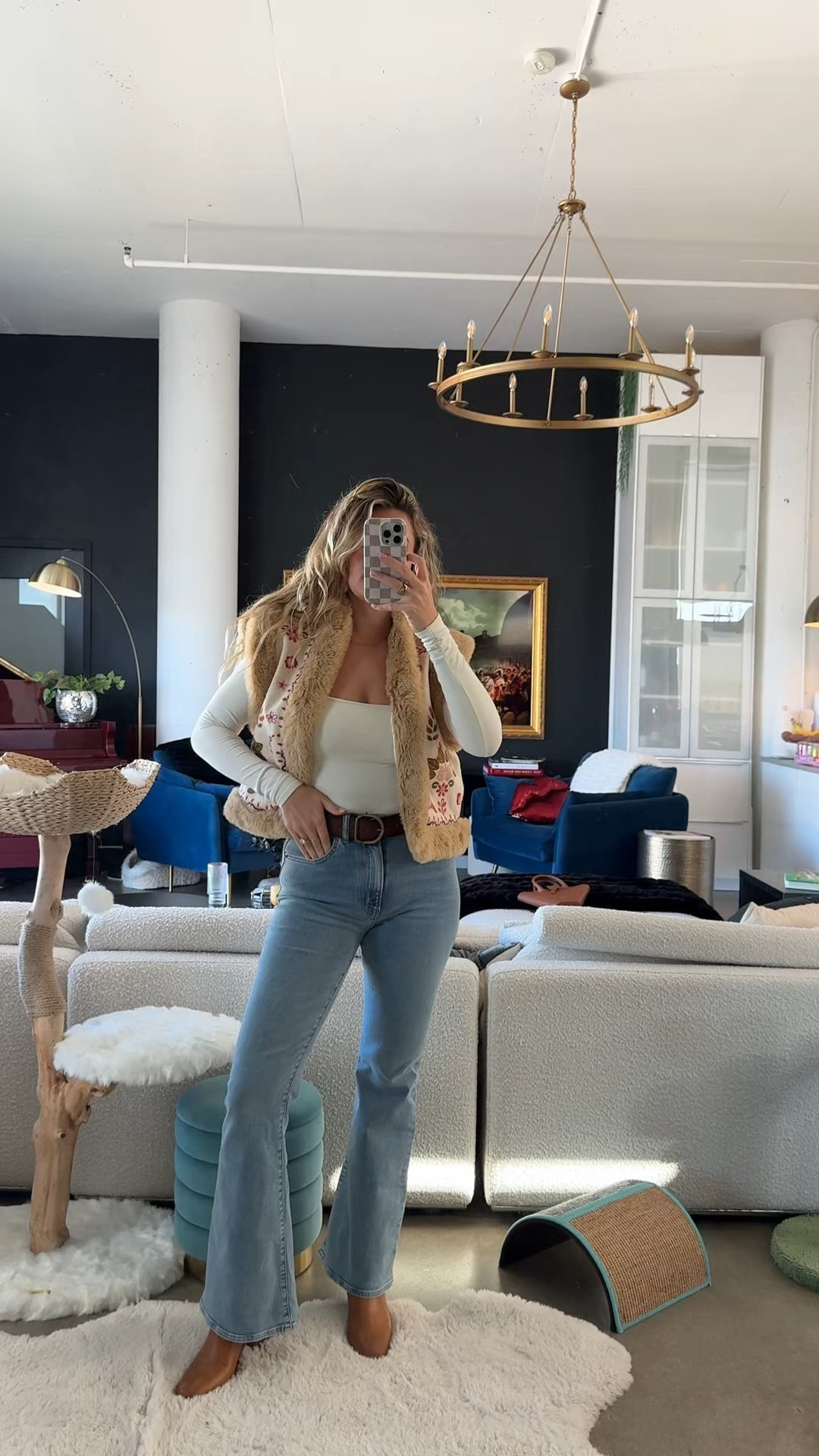 OOTD western vibe! I’m wearing a size 27 in jeans and size small in the top, the vest is sold out but I linked some similar ones! 