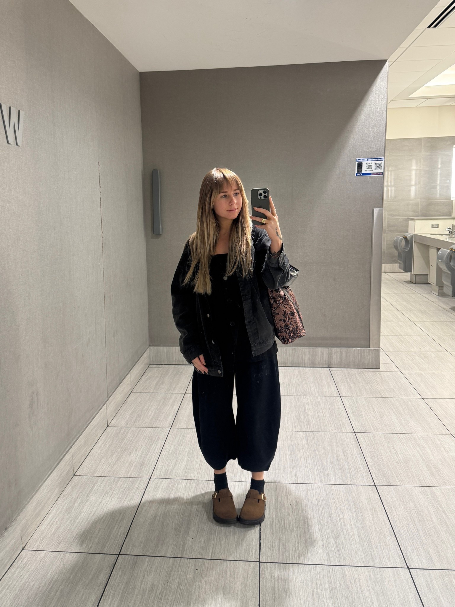 Airport FITTIE 

Comfy + black 
Pants are a size medium

#airportoutfit #loungewear #falloutfit #comfortableoutfit 

#LTKPetite #LTKTravel #LTKItBag