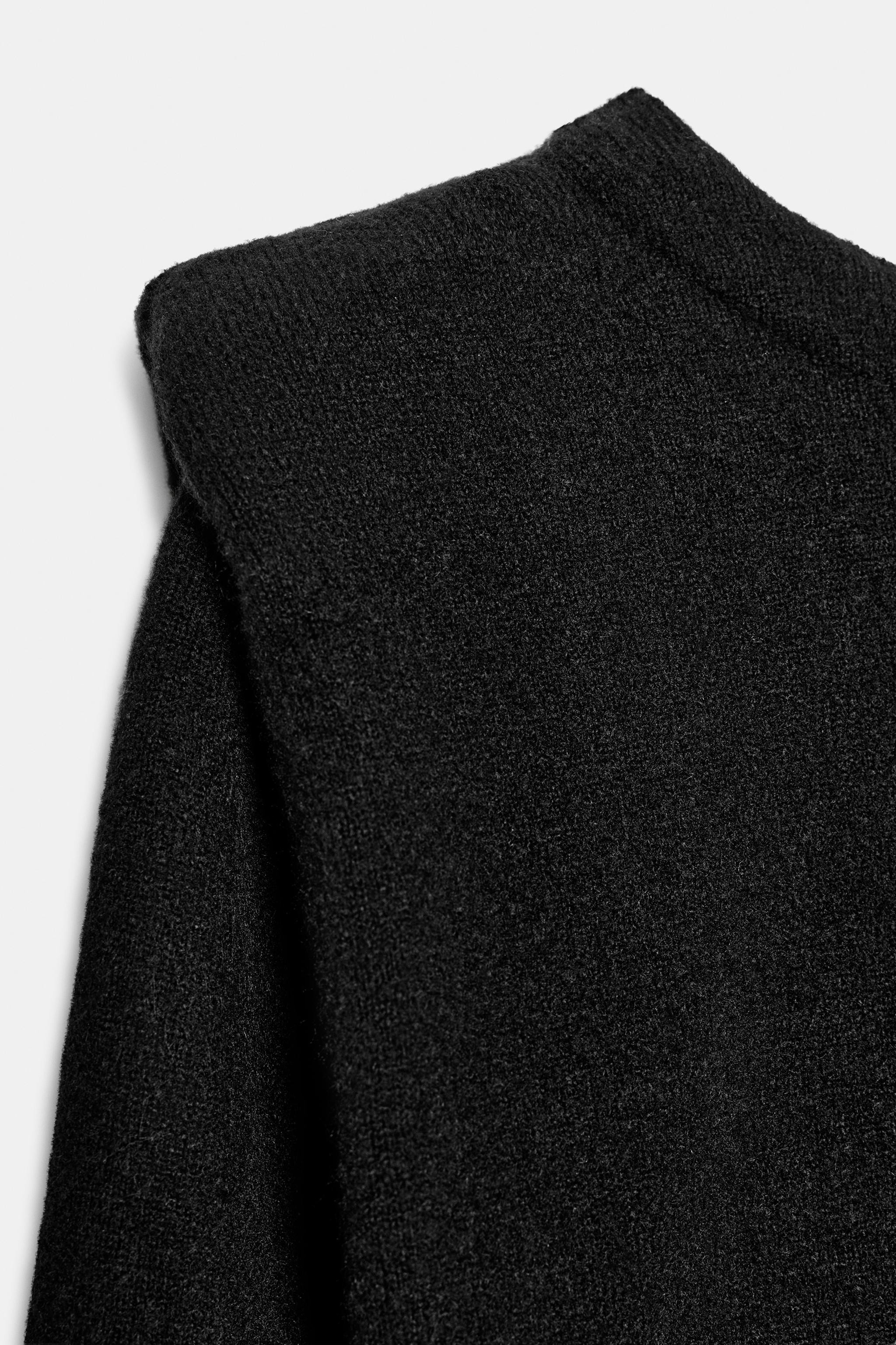 SHOULDER PAD V-NECK BACK KNIT JUMPER | Zara US