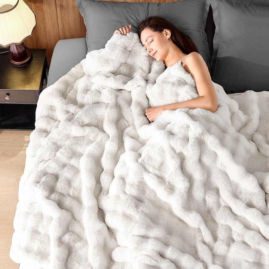 Luxury 1000GSM Faux Rabbit Fur Throw Blanket, Super Heavy Warm Cozy Blankets for Couch Bed Sofa, ... | Amazon (US)