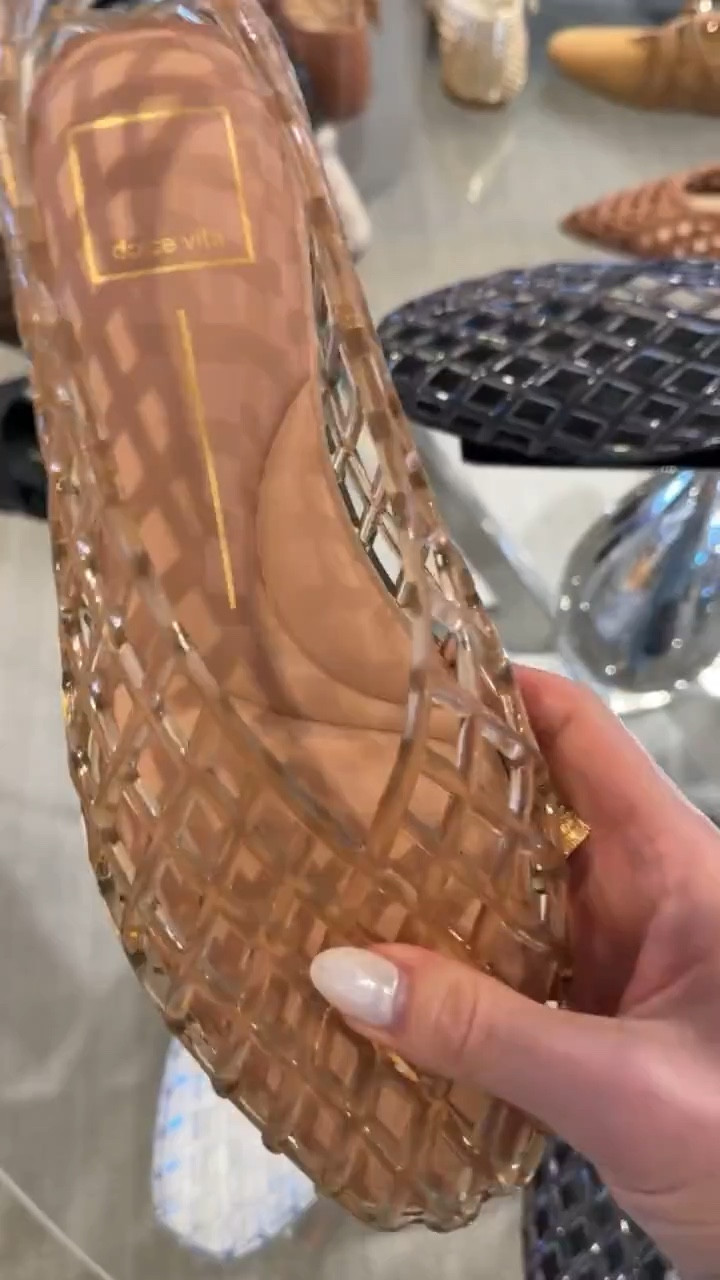 Kelly flats, spring and summer shoes, comfortable flats, vacation shoes, annabrstyle 

#LTKootd #LTKSeasonal #LTKTravel