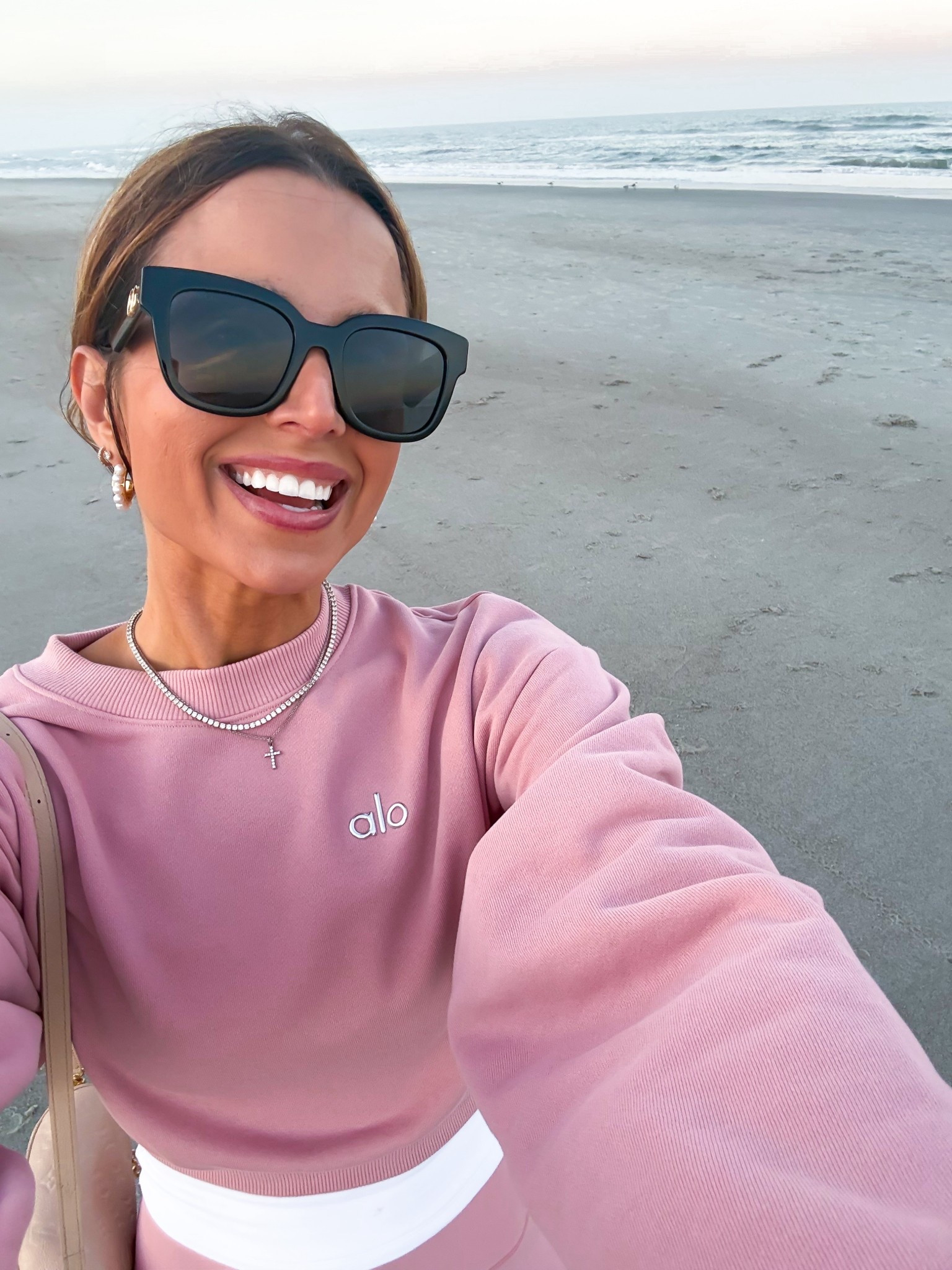 Alo Vintage pink airlift 7/8 leggings in XXS. Vintage pink cropped sweatshirt in XXS. Matching workout set. Matching Alo set. 

#LTKootd #LTKdayinmylife #LTKActive