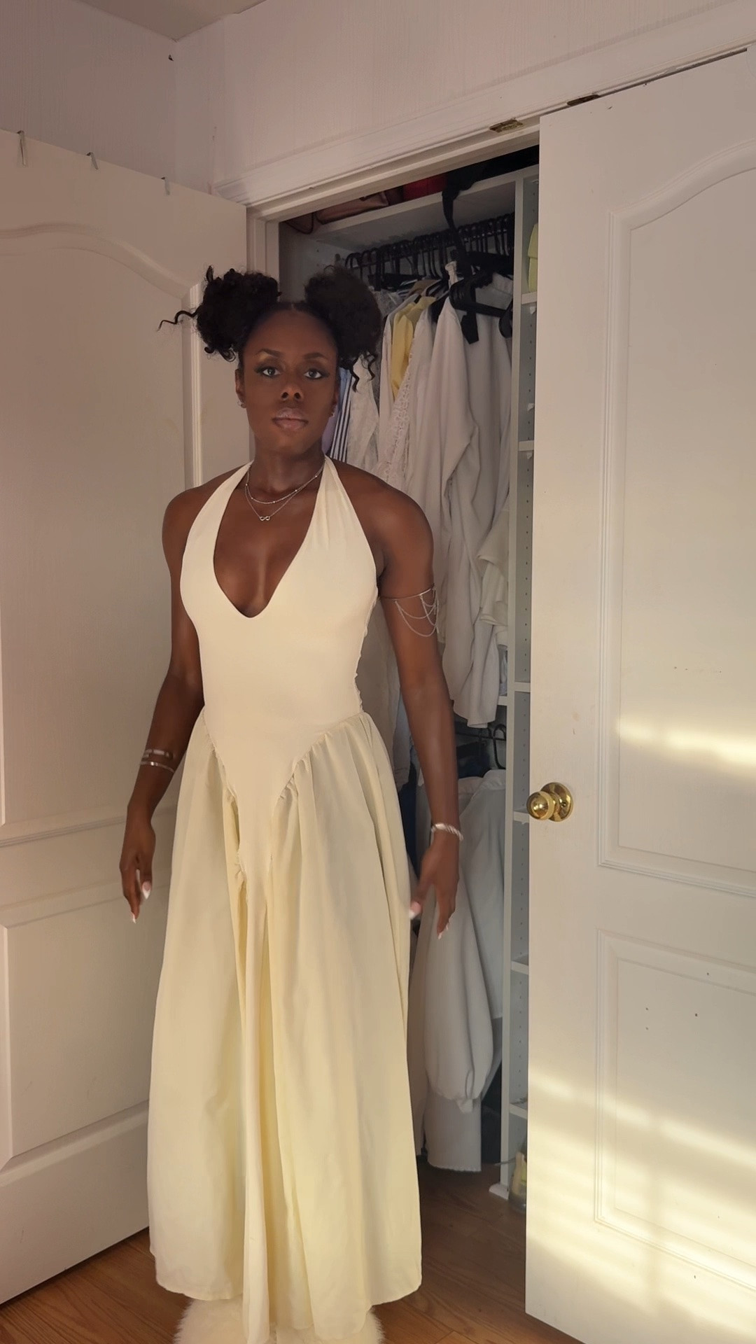 Ootn ✨
Wearing a size medium in the dress and it is in the apricot color not the yellow color 
5’8 155lbs
The arm cuff is from shein