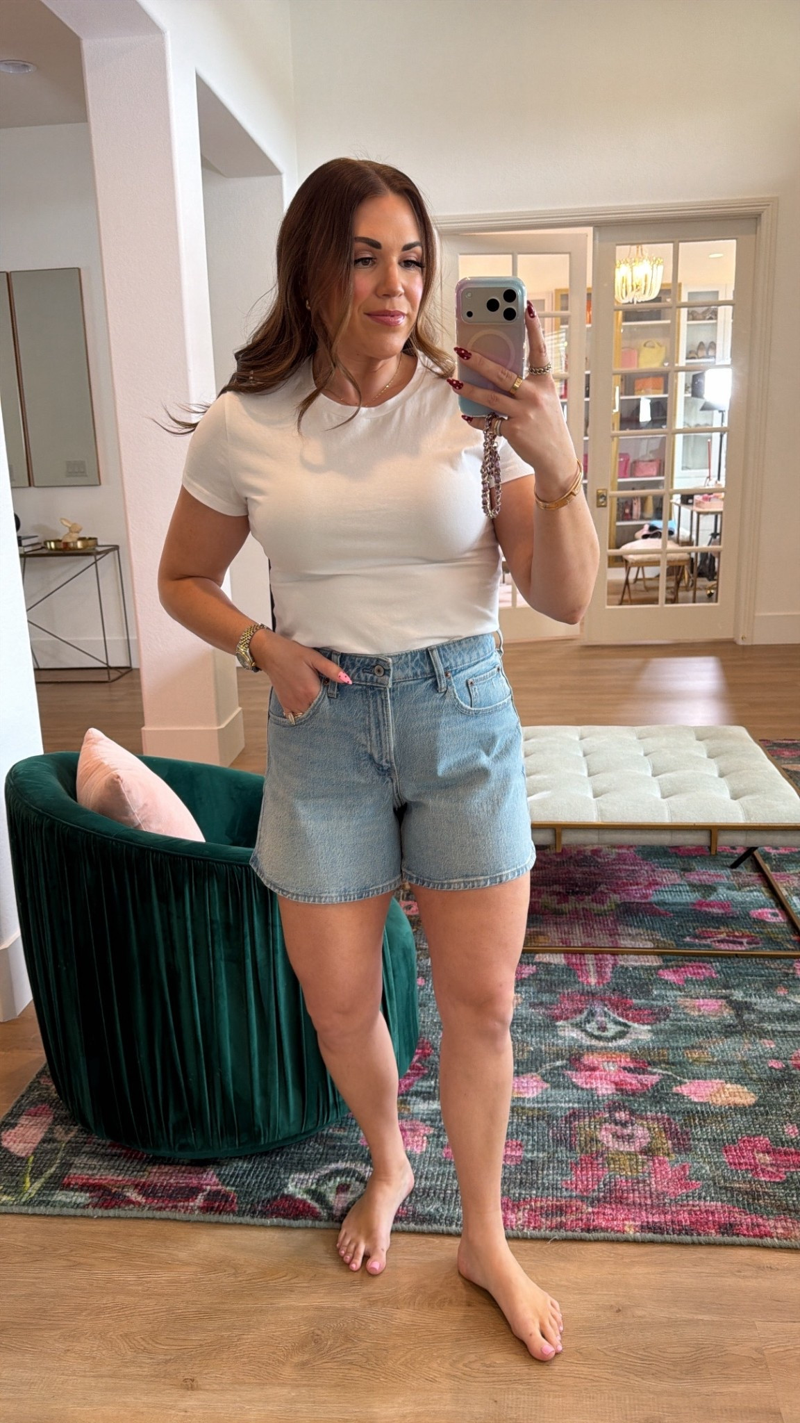 curvy midsize spring denim short look! wearing size 30 in shorts and large in white tee 

20% off in the AF app with code AF20

#LTKSeasonal #LTKMidsize