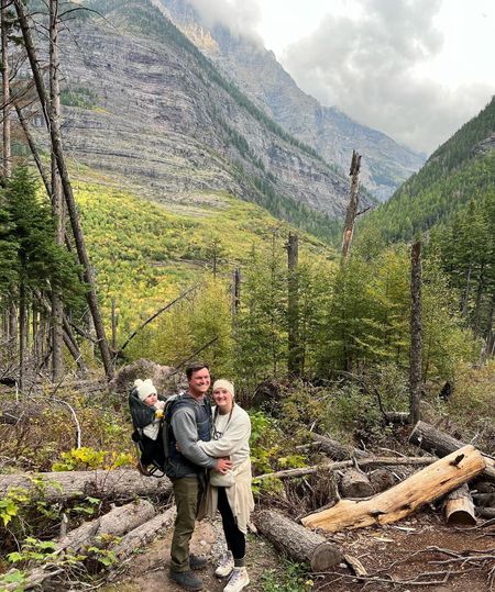 Hiking with baby carrier deuter hike family outfit hiking boots Montana glacier national parkk