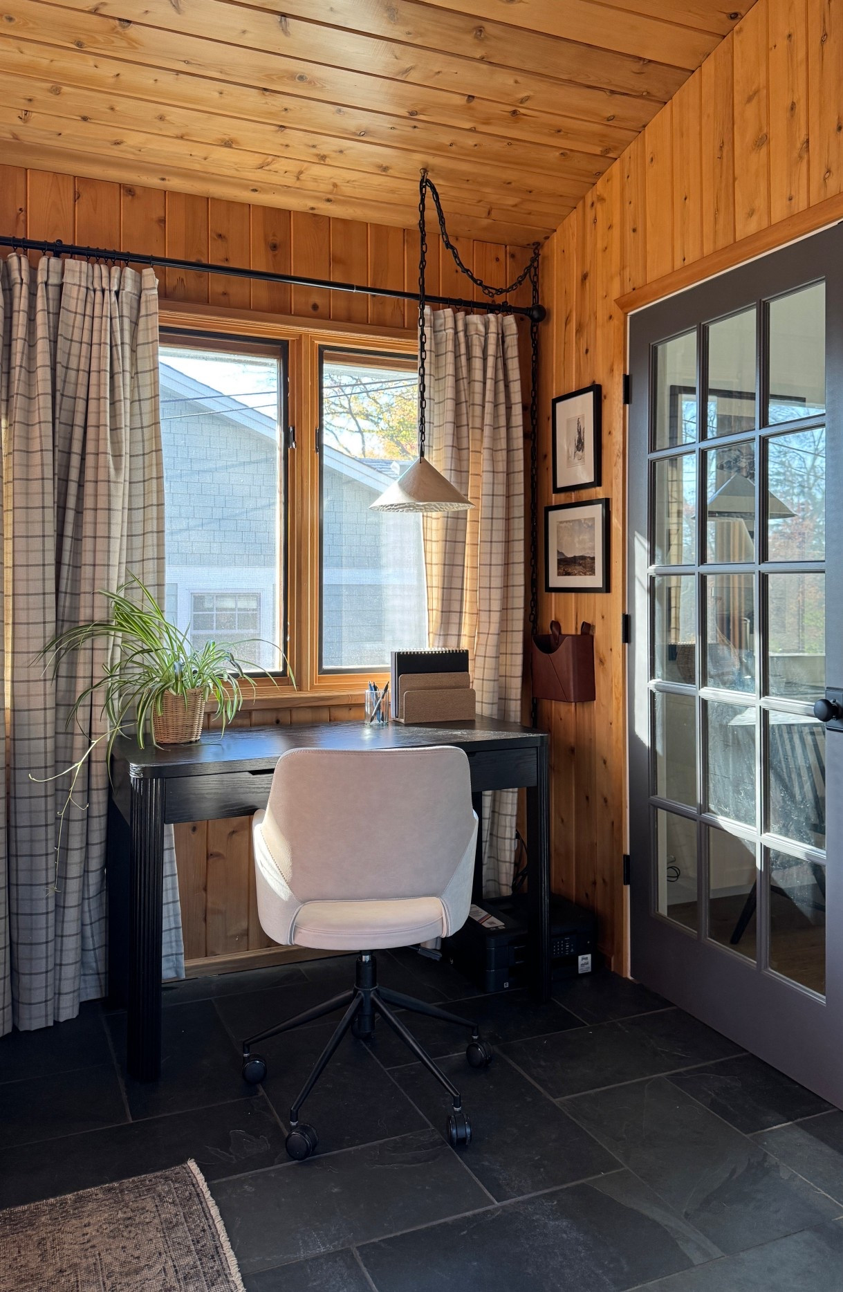 Cozy new workspace in the porch ✨💻
