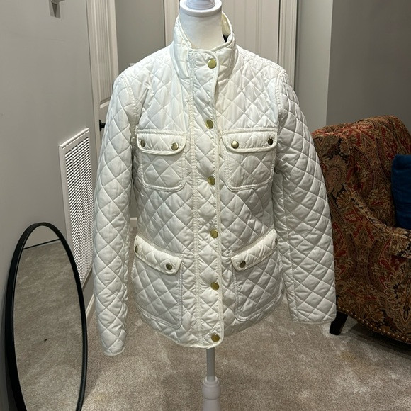 🎄Womens quilted jacket. Crown & Ivy off white with gold accents.  Size Small | Poshmark