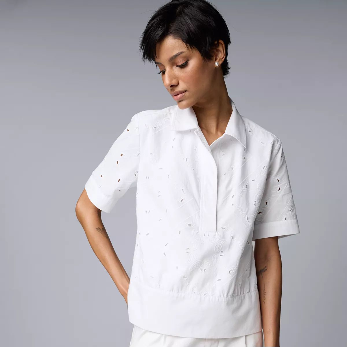 Women's Simply Vera Vera Wang Eyelet Paisley Embroidered Short Sleeve Button-Down Shirt | Kohl's