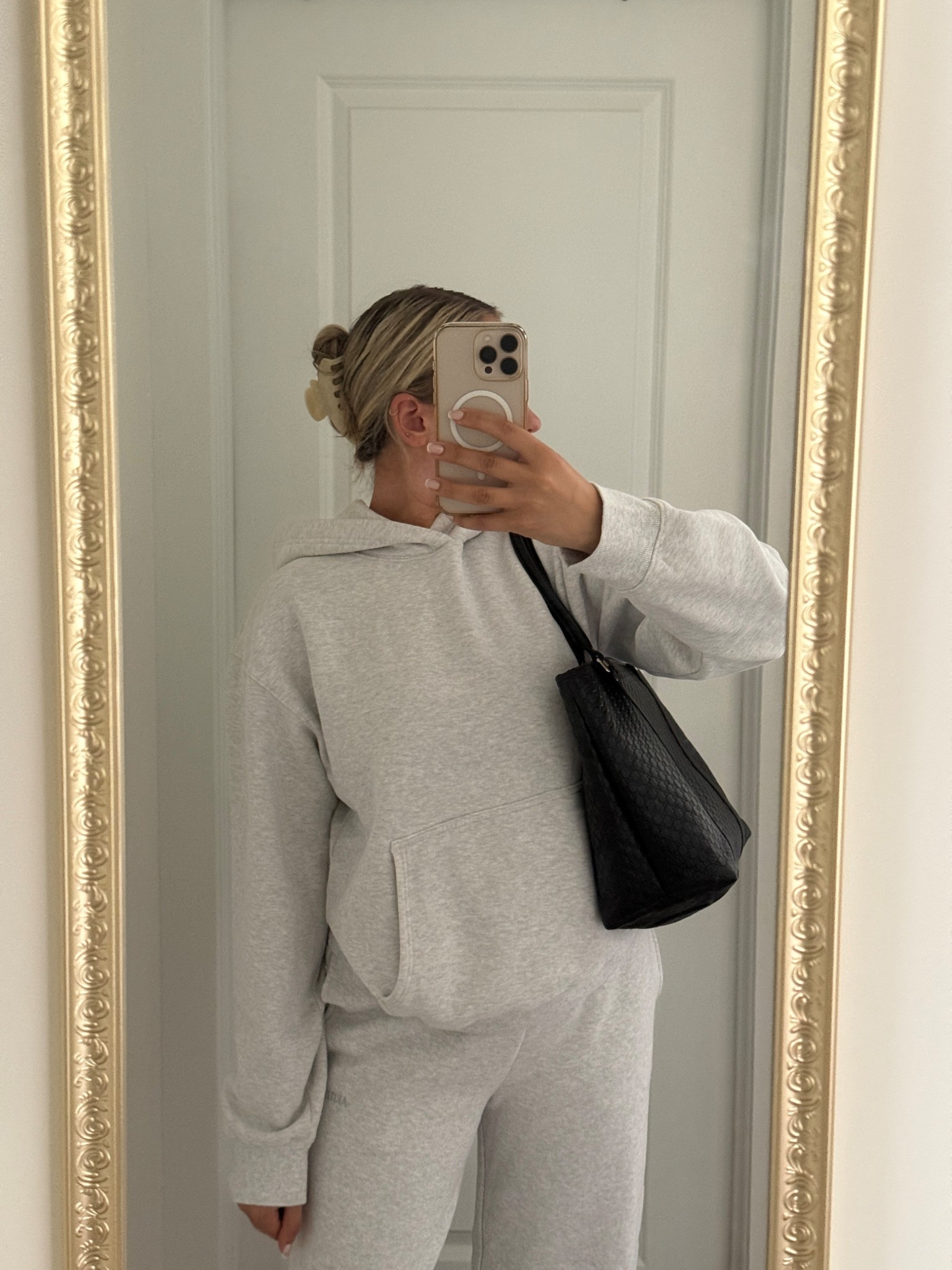 Aritzia sweat set!! 

#LTKootd #LTKgrwm #LTKdayinmylife