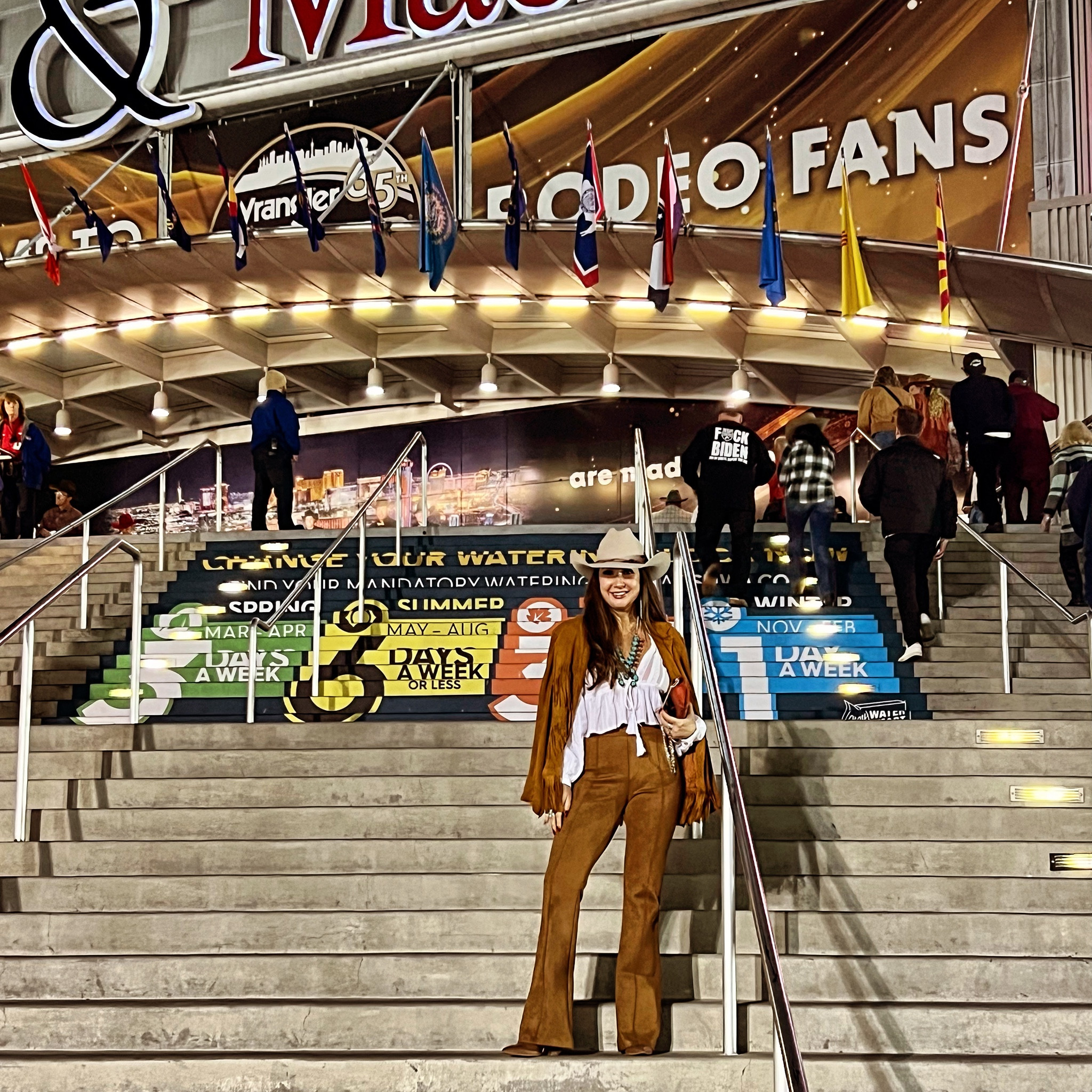 One of my favorite western outfits to date! I was comfortable and warm in my suede pants all night & my these boots were a steal! 🤠