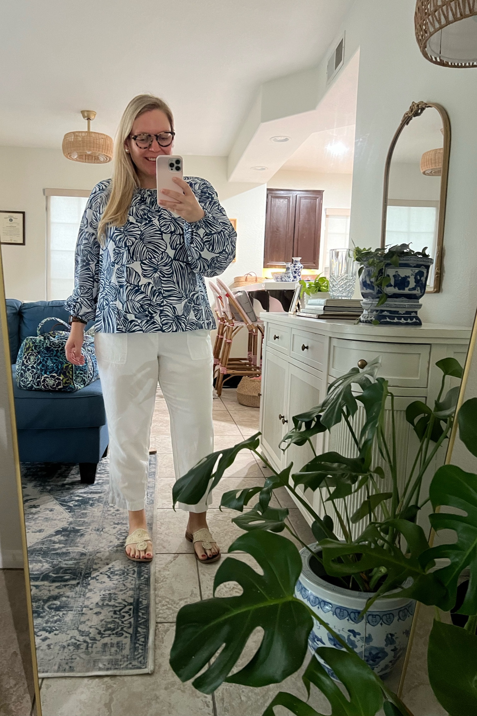 When the morning light and my monstera leaf conspire to make it look like the weirdest stain/spill ever 😂

#LTKBump #LTKStyleTip