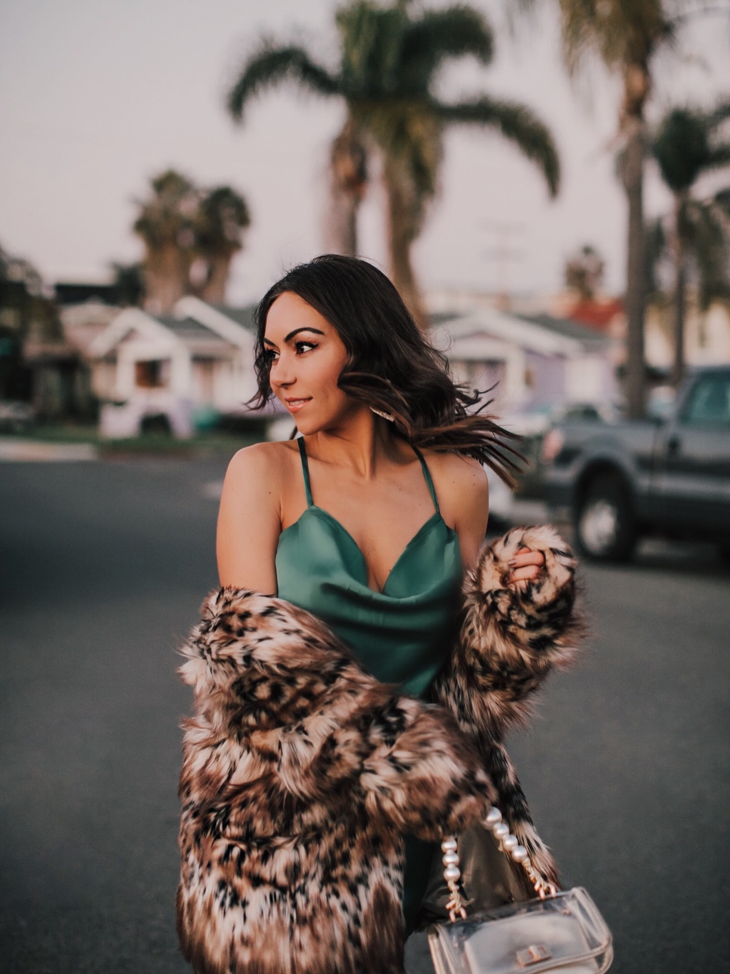 Forever a fan of styling a mini glam dress with a faux fur coat. Annnd I’m stoked leopard print is trending again this season. ✨🧚 #ootd