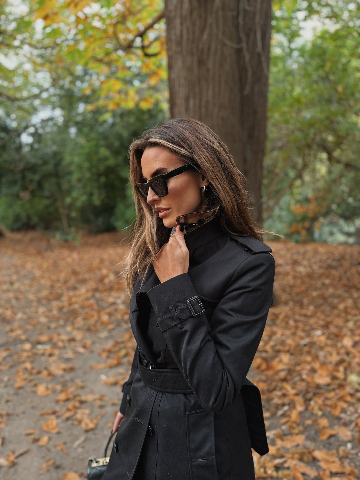 And just like that British summertime ends 🍁 Knee high boots, trench coats & layering for the foreseeable 🤎 

Outfit will be linked on my LTK & October highlight