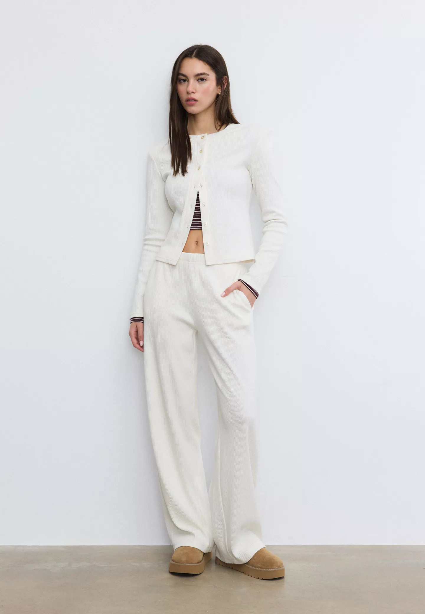 Knit cardigan with padded shoulders - Women's fashion | Stradivarius United Kingdom | Stradivarius (UK)