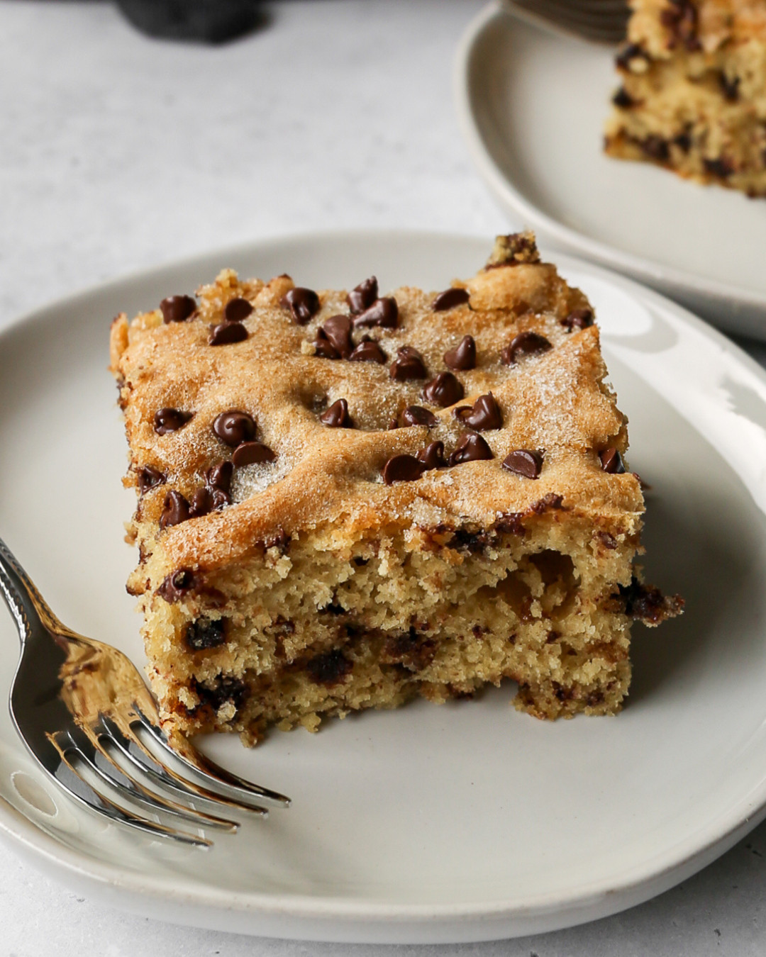 This gluten free chocolate chip snack cake is my go to when I need an easy, crowd pleasing dessert 🤎🍰 It's soft, moist, and baked in a classic 9x13 pan. It’s the perfect quick treat for weeknights, gatherings, or just because. Tagging all my favorite baking essentials I use to mix, bake, serve, and store every slice ✨ 

 #LTKstorytime #LTKfoodie #LTKHome