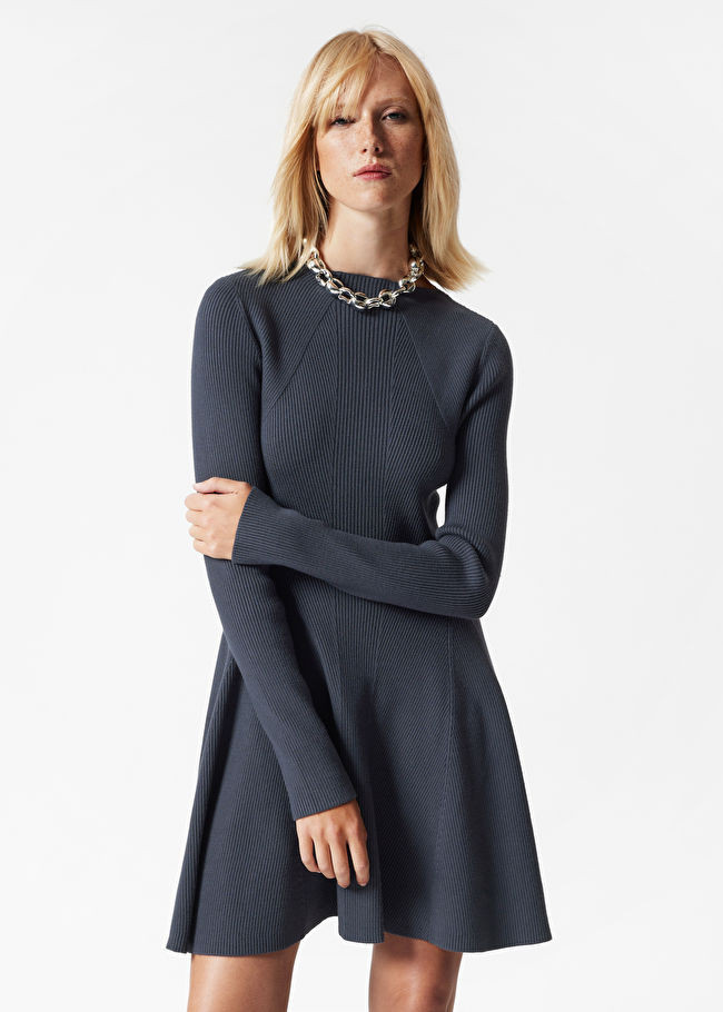 Minikleid aus Rippstrick | & Other Stories (DE + FR)