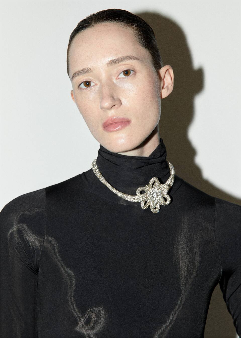 Kristallkette blume -  Damen | Mango Österreich | MANGO (AT)