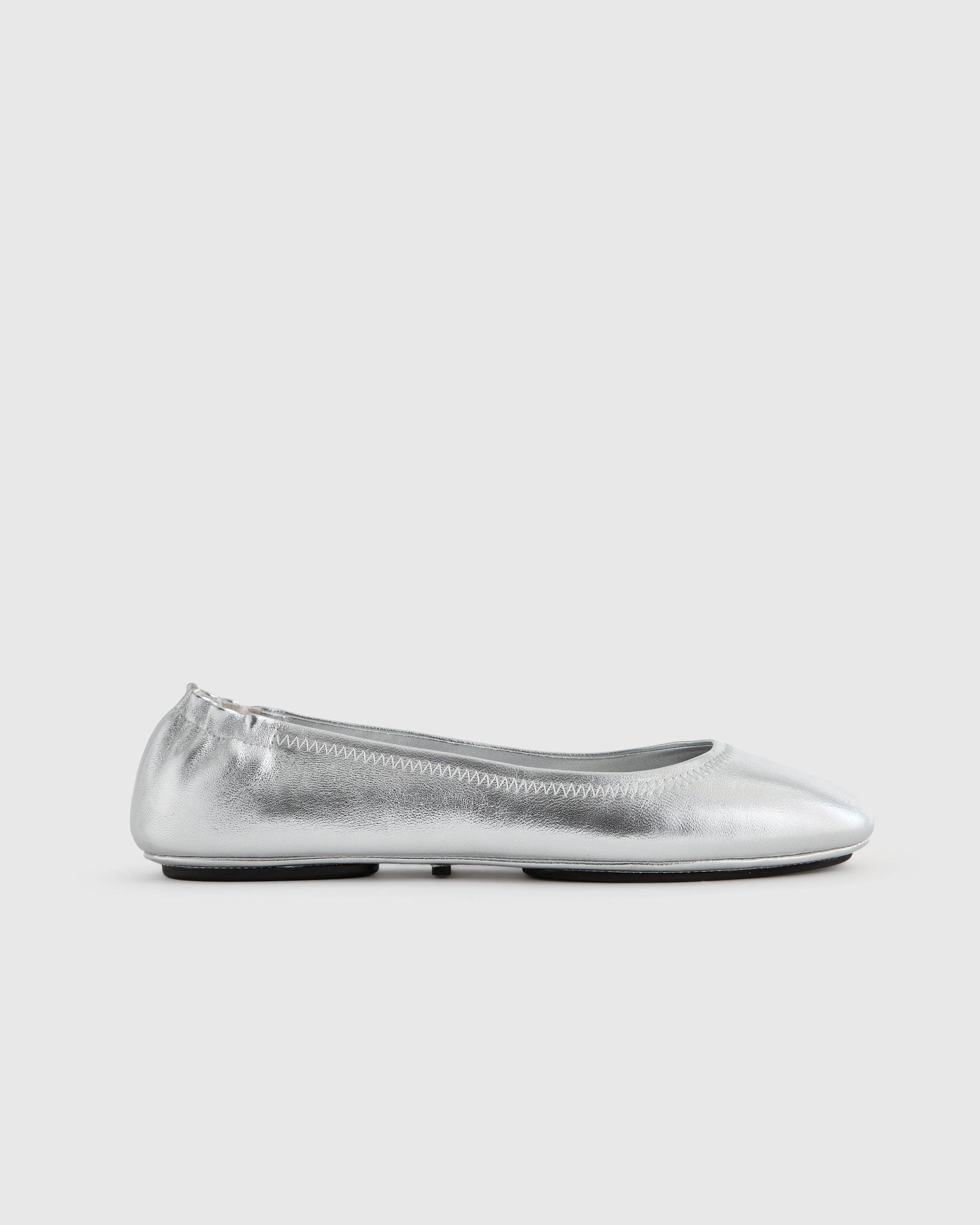 Quince | Women's Italian Leather On-The-Go Ballet Flat in Silver, Size 5 | Quince