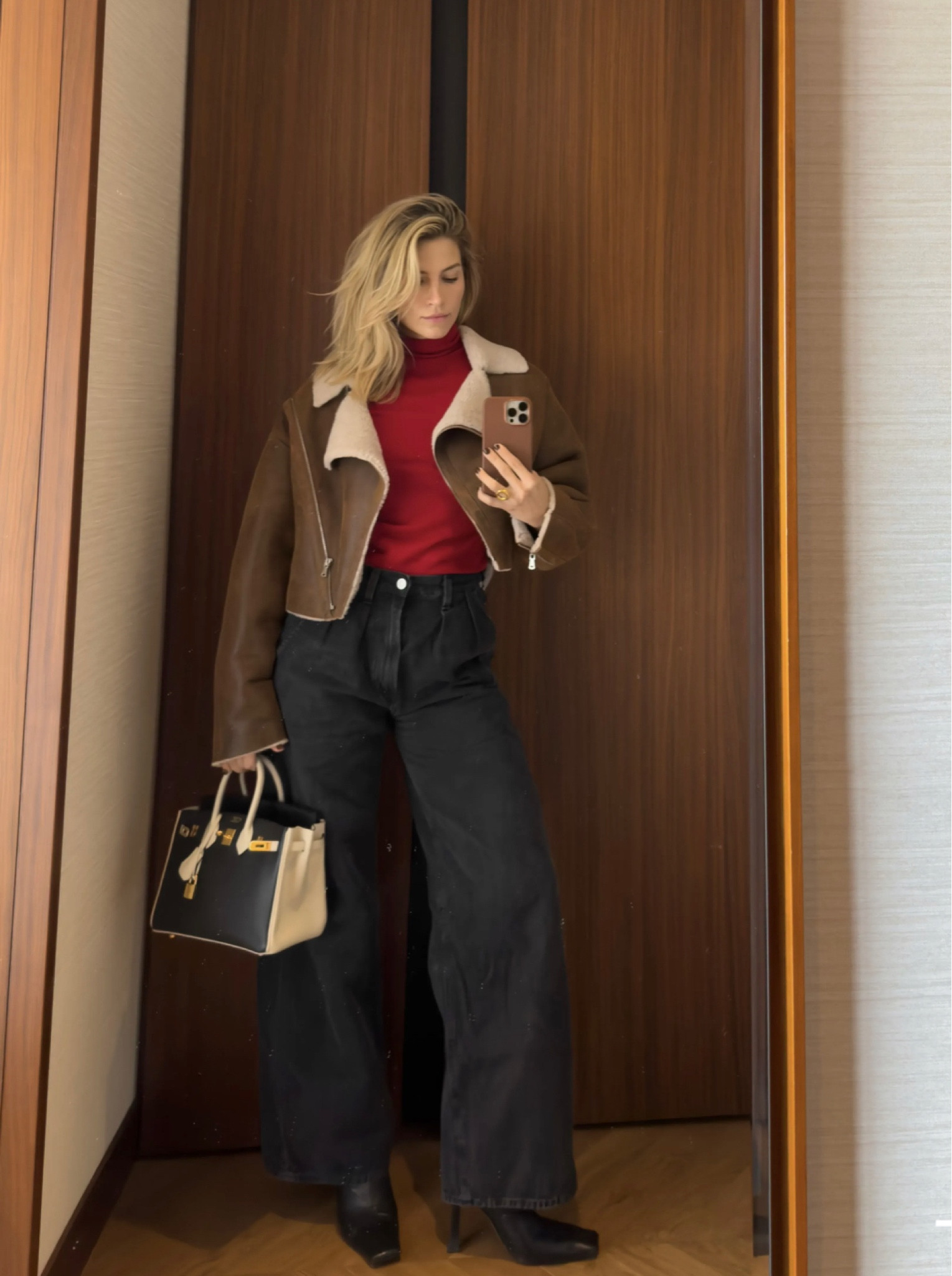 Love this look with a pop of red!

#LTKstyletip #LTKSeasonal