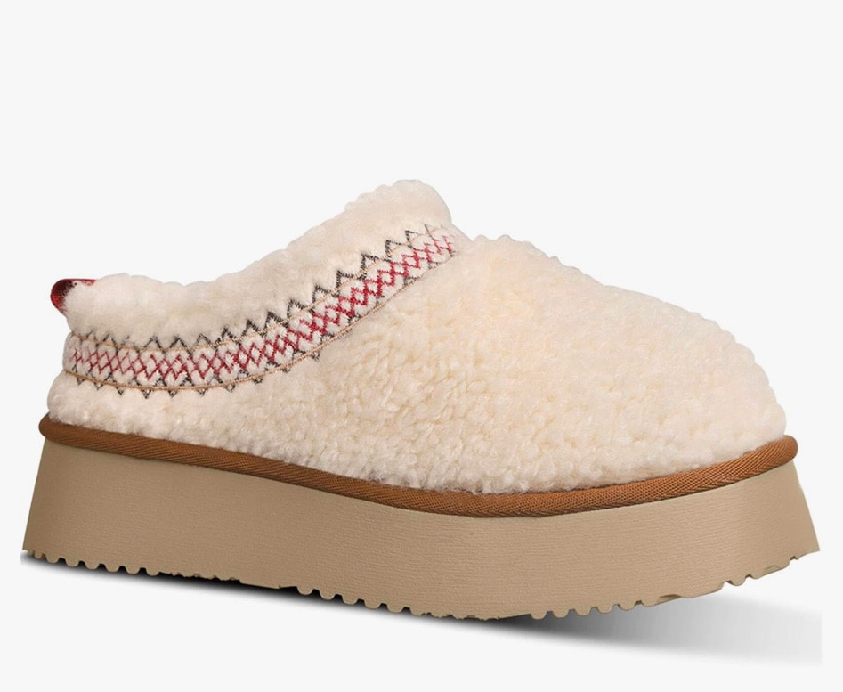 Trending gift idea for her 🤍 cozy Sherpa clogs from Amazon under $50! 

#LTKCyberWeek #LTKGiftGuide #LTKFindsUnder50