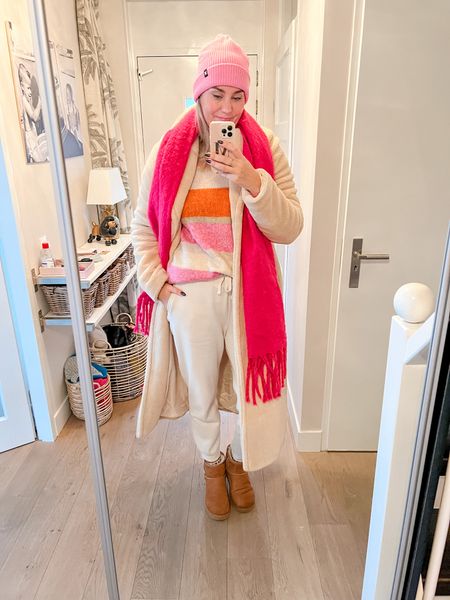 Outfits of the week 

Beige joggers from the men’s department for extra length, a wool sweater with orange, pink and beige stripes, classic mini Uggs, tall teddy coat, pink hat and scarf. 



#LTKeurope #LTKstyletip #LTKSeasonal