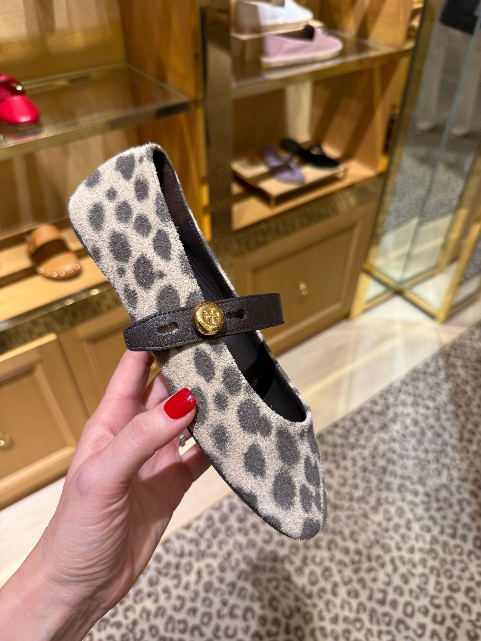If you’re headed to somewhere like Paris or something like that this summer, this would be a really cute ballet flat to mix in with your looks.