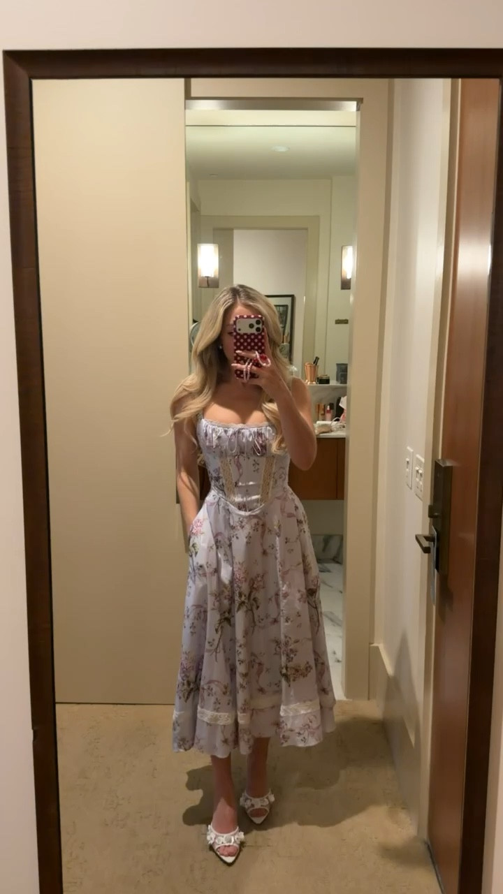 Charleston, SC looks! Here for some very important derby prep 🐎💜💐

#LTKootd #LTKSeasonal #LTKdayinmylife