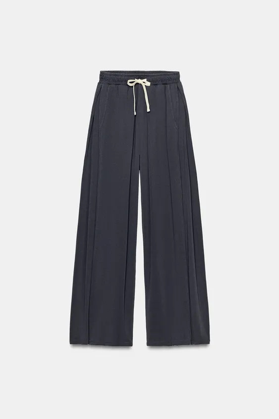 Trousers featuring a main fabric made of spun cotton. Mid-waist and an elasticated waistband adju... | Zara UK