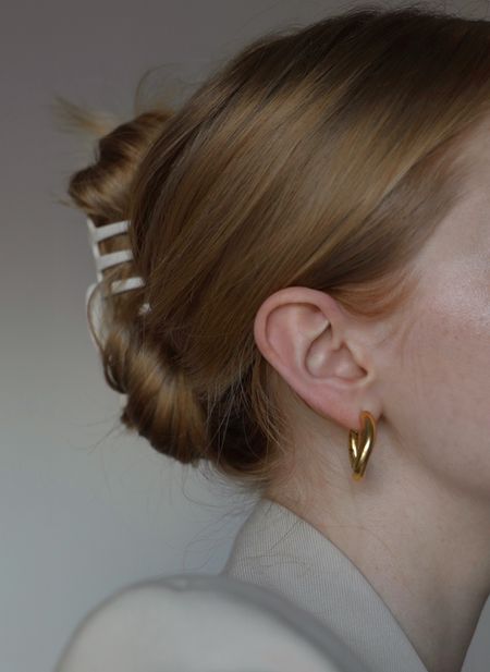 Oasis, Sephora, Lily and roo, Linjer, hair claw clip, gold hoop earrings, gold jewellery, gold accessories, hair clip, claw clip, gold details

#LTKSeasonal #LTKeurope #LTKstyletip